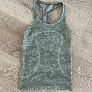 Lululemon tank top